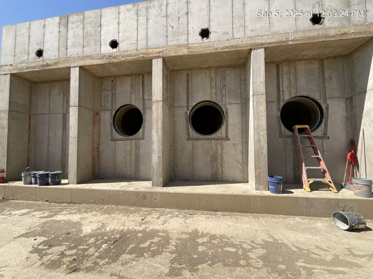 Foundation structure with tunnels